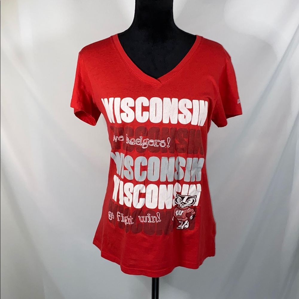 University of Wisconsin Badgers Red V-Neck Graphic T-Shirt XL